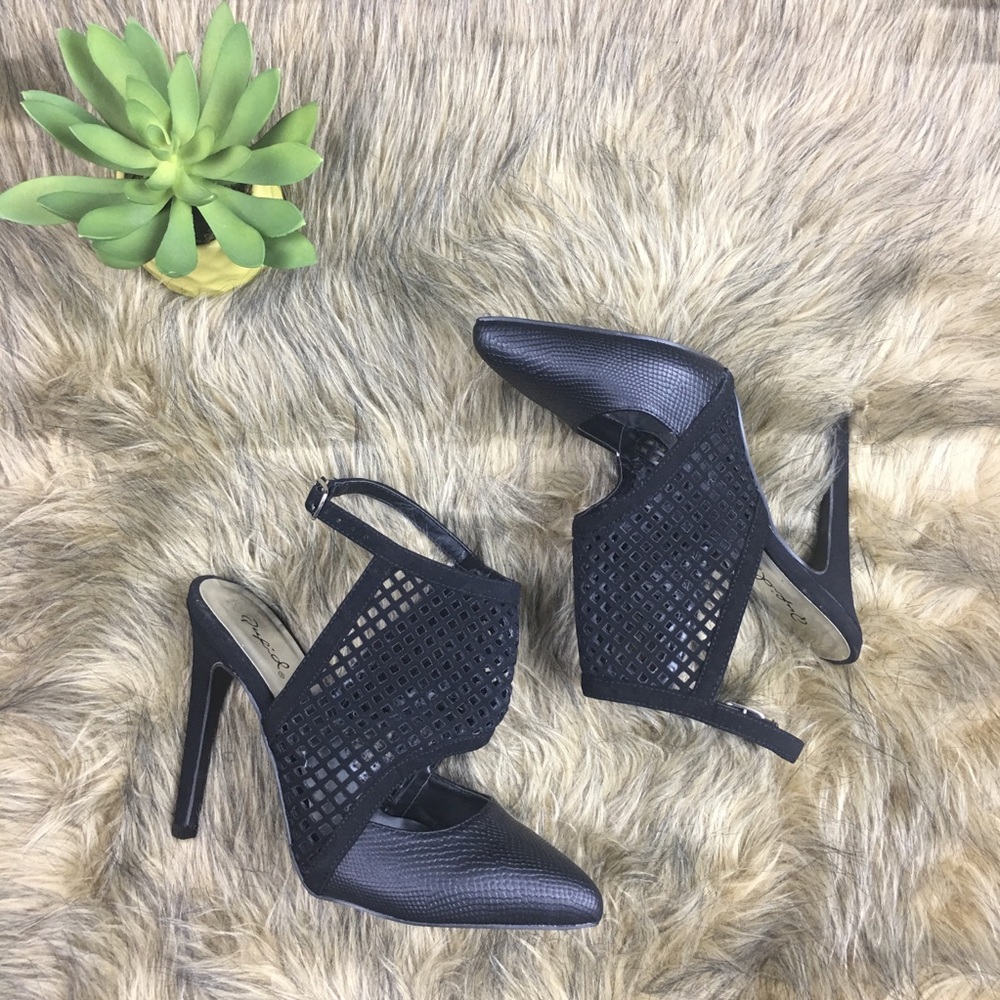 Qupid Ankle strap high heels